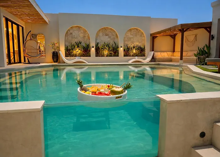 Villa New! Giant Pool - Private 4br - Staff - Canggu