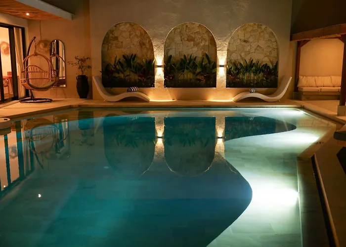 Villa New! Giant Pool - Private 4br - Staff - Canggu