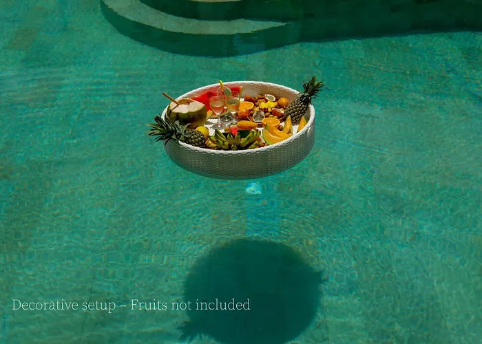 Villa New! Giant Pool - Private 4br - Staff - Canggu